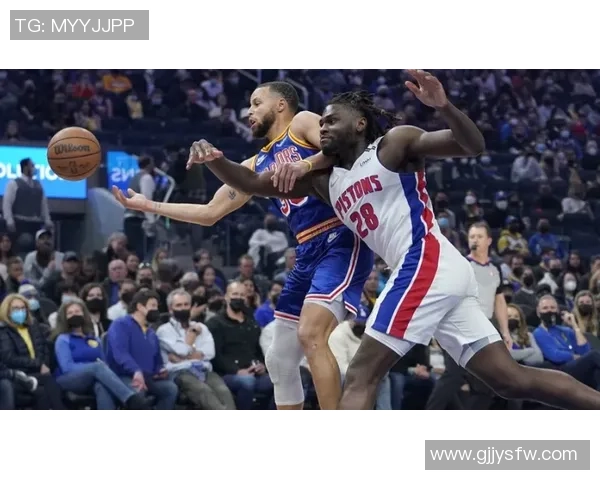 勇士与活塞激战三月二十五日赛季关键战役精彩回顾与分析 勇士与活塞激战三月二十五日赛季关键战役精彩回顾与分析